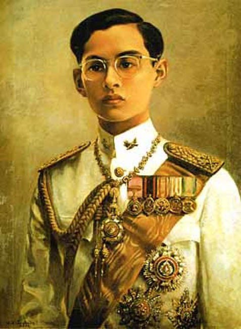 день рождения Короля Таиланда