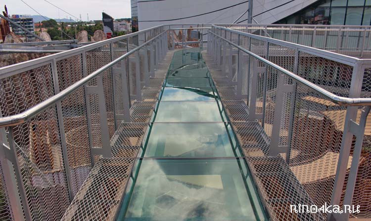 стеклянный мост парка